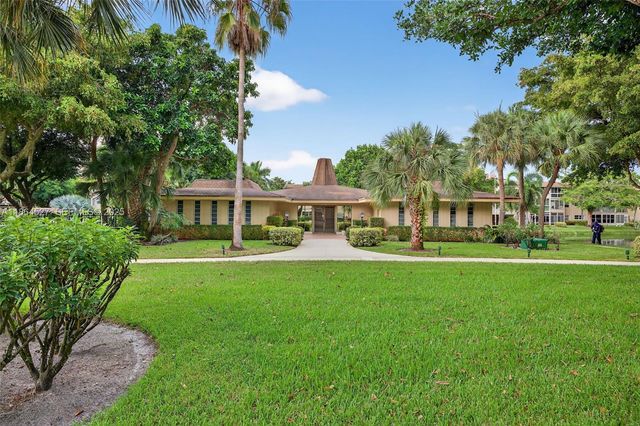 5001 NW 34th Street 304, Lauderdale Lakes, FL 33319
