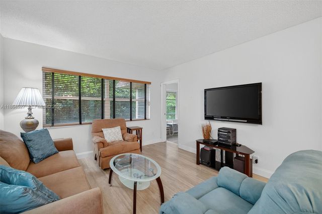 5001 NW 34th Street 304, Lauderdale Lakes, FL 33319