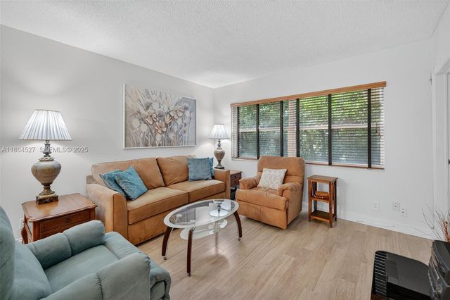 5001 NW 34th Street 304, Lauderdale Lakes, FL 33319