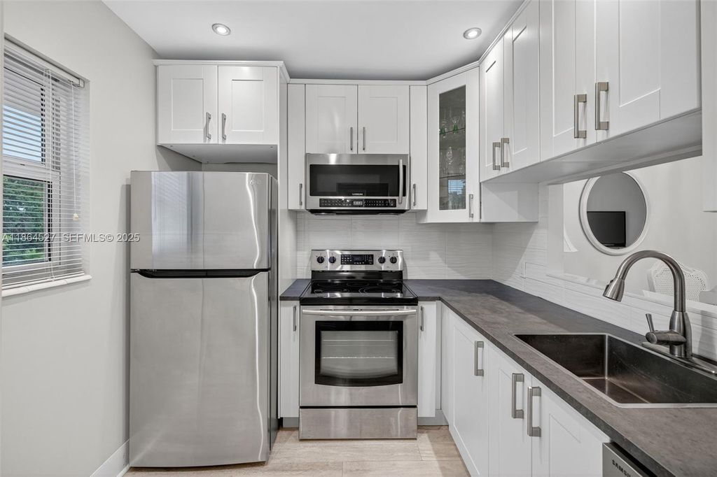 5001 NW 34th Street 304, Lauderdale Lakes, FL 33319