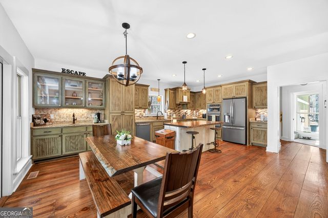 131 Woods Road, Juliette, GA 31046