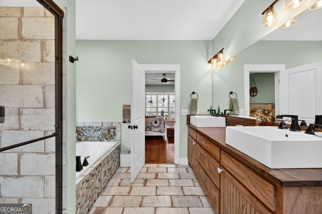 131 Woods Road, Juliette, GA 31046