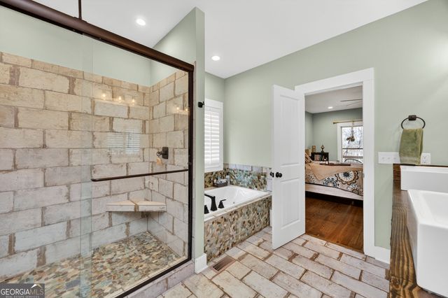 131 Woods Road, Juliette, GA 31046