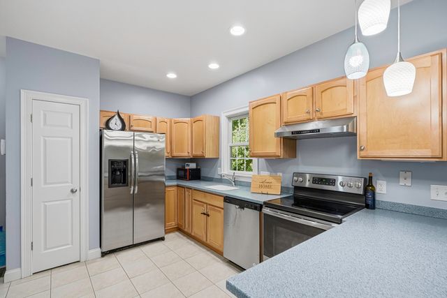 13 Knowlton Cir 13, Upton, MA 01568