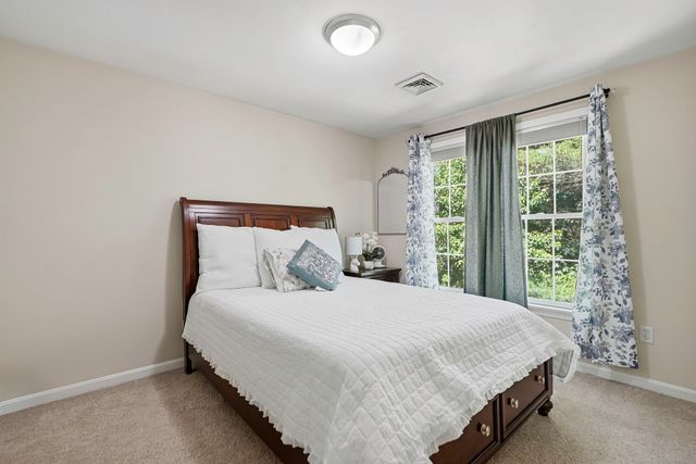 13 Knowlton Cir 13, Upton, MA 01568