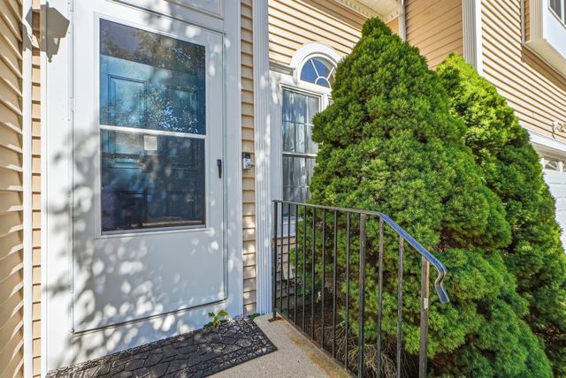13 Knowlton Cir 13, Upton, MA 01568