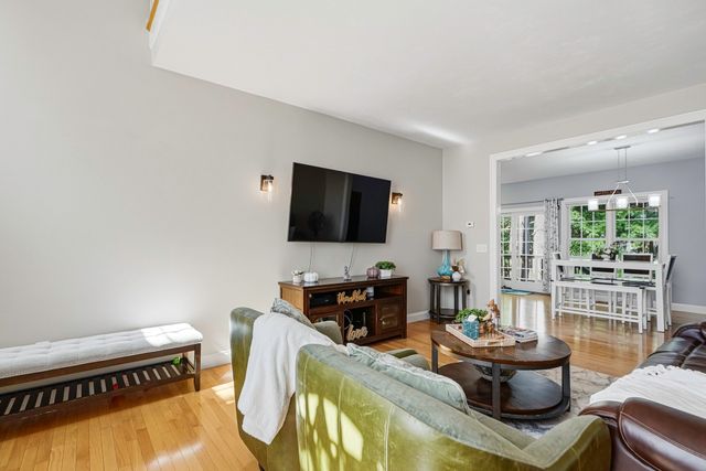 13 Knowlton Cir 13, Upton, MA 01568