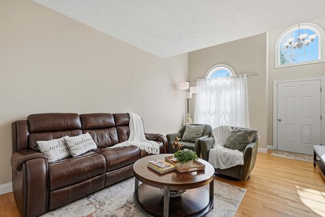 13 Knowlton Cir 13, Upton, MA 01568