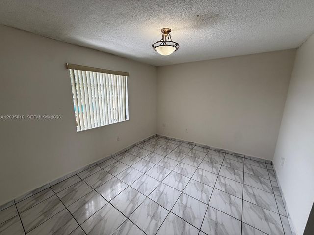1285 W 26th Place 204, Hialeah, FL 33010