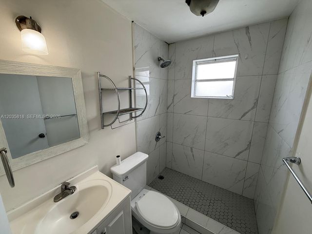 1285 W 26th Place 204, Hialeah, FL 33010