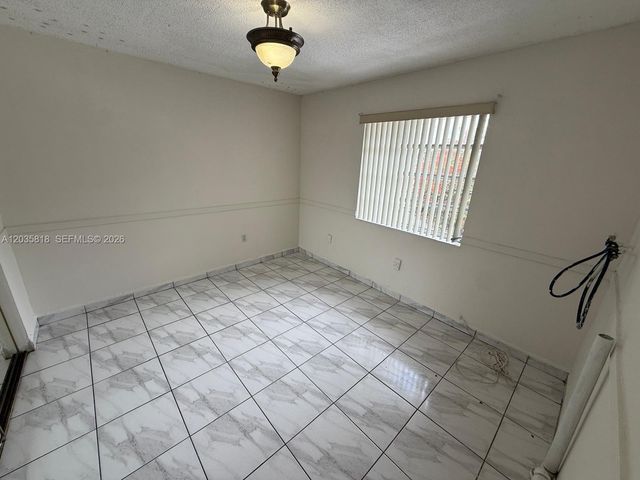 1285 W 26th Place 204, Hialeah, FL 33010