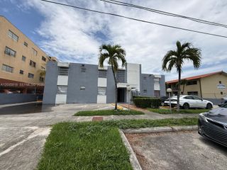 1285 W 26th Place 204, Hialeah, FL 33010
