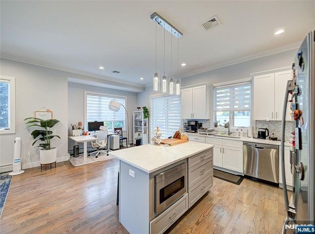 403 Northwood Way A, Palisades Park, NJ 07650