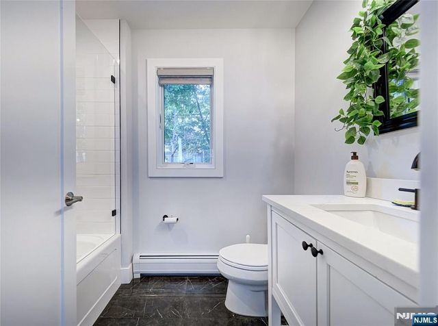 403 Northwood Way A, Palisades Park, NJ 07650