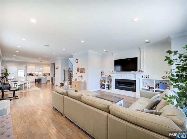 403 Northwood Way A, Palisades Park, NJ 07650