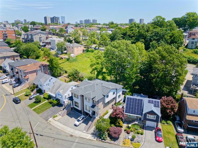 403 Northwood Way A, Palisades Park, NJ 07650