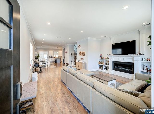 403 Northwood Way A, Palisades Park, NJ 07650
