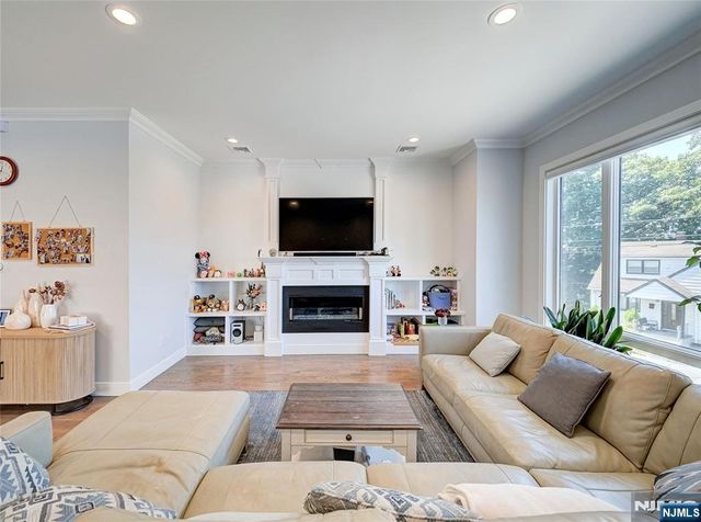 403 Northwood Way A, Palisades Park, NJ 07650