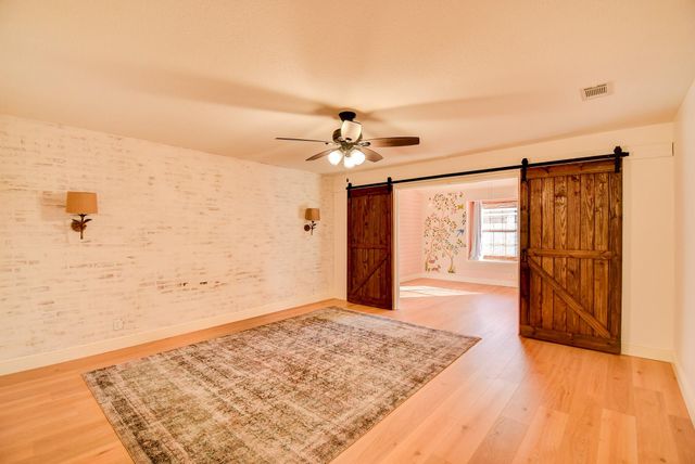 404 Huckleberry Drive, Lake Jackson, TX 77566