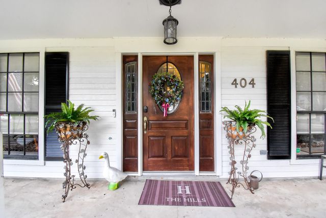 404 Huckleberry Drive, Lake Jackson, TX 77566