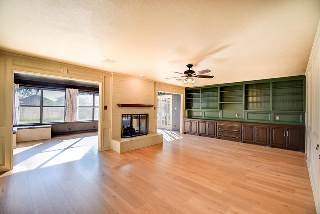 404 Huckleberry Drive, Lake Jackson, TX 77566