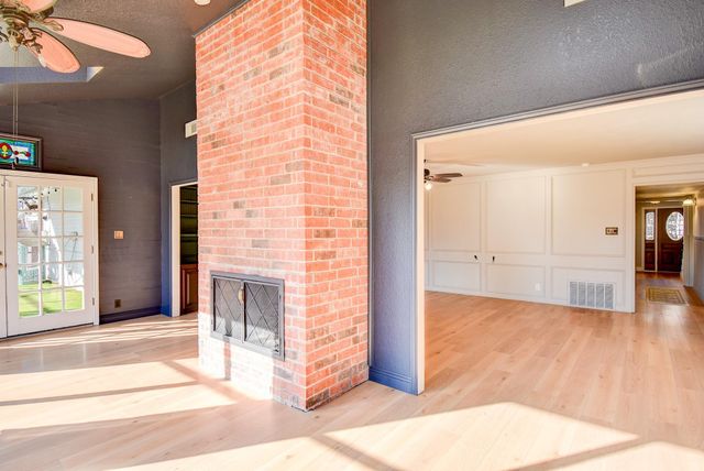 404 Huckleberry Drive, Lake Jackson, TX 77566