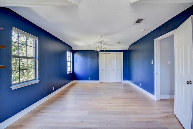 404 Huckleberry Drive, Lake Jackson, TX 77566