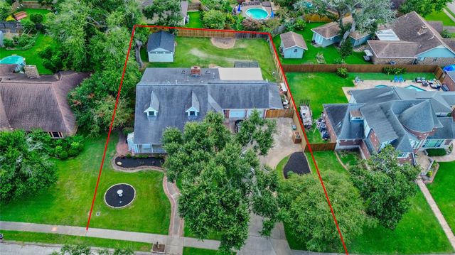 404 Huckleberry Drive, Lake Jackson, TX 77566
