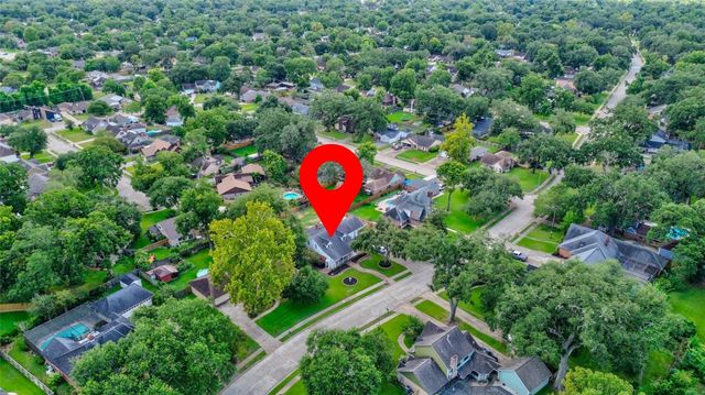 404 Huckleberry Drive, Lake Jackson, TX 77566