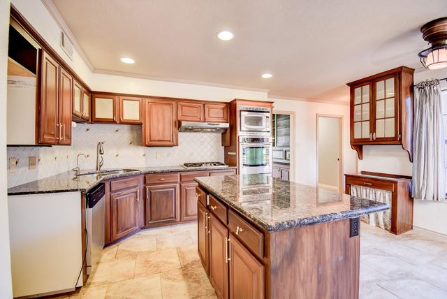 404 Huckleberry Drive, Lake Jackson, TX 77566