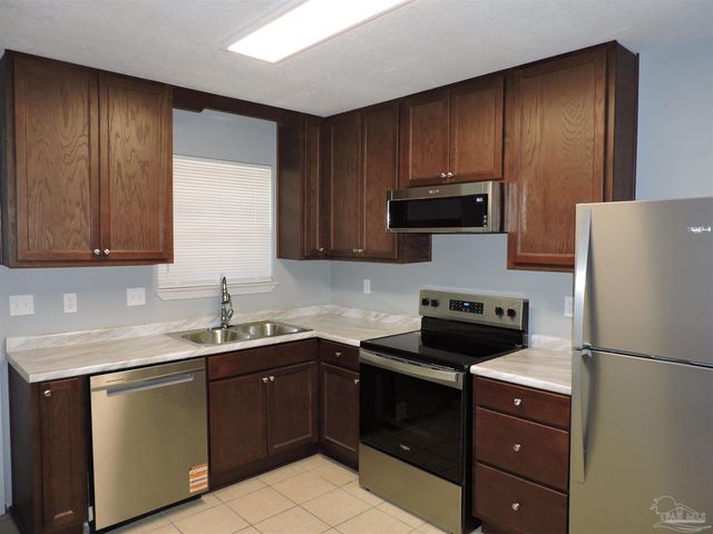 5084 Yacht Harbour Dr, Pensacola, FL 32514