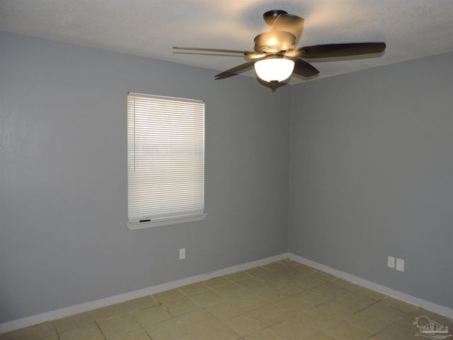 5084 Yacht Harbour Dr, Pensacola, FL 32514