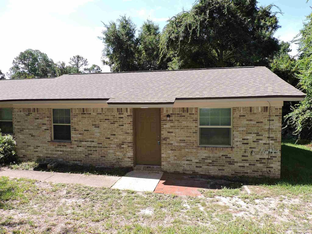 5084 Yacht Harbour Dr, Pensacola, FL 32514