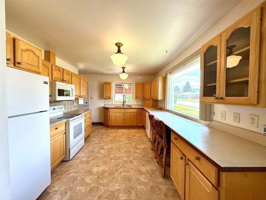 Image 4 of property listing at 815 St Marys Avenue, Deer Lodge, MT 59722