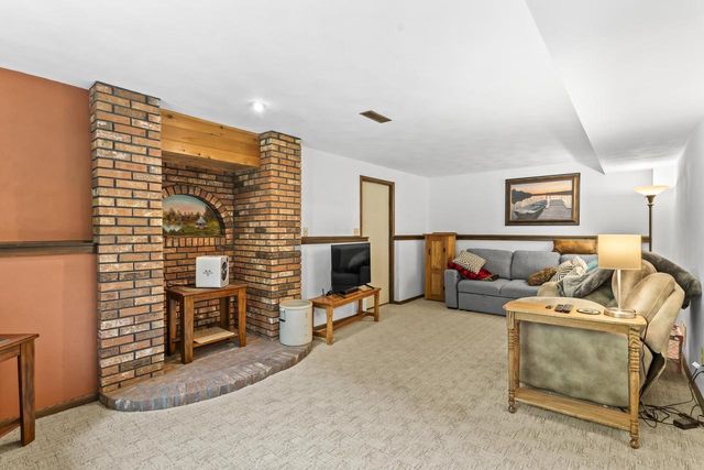 1261 GAVIN ROAD, Neenah, WI 54956