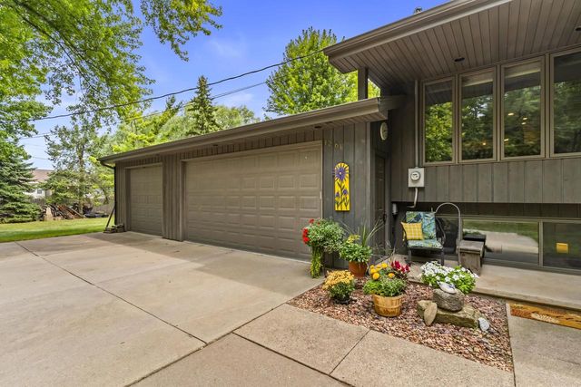 1261 GAVIN ROAD, Neenah, WI 54956