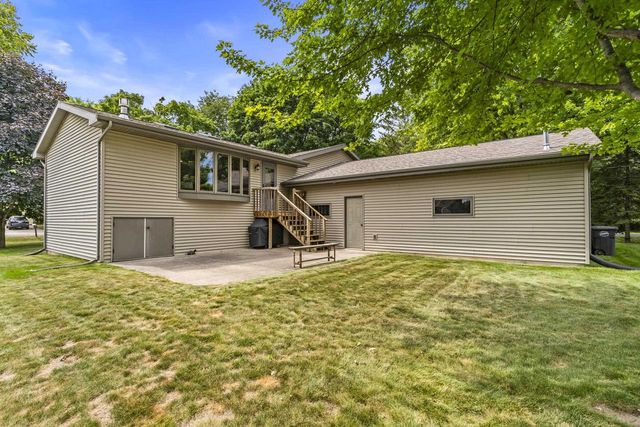 1261 GAVIN ROAD, Neenah, WI 54956