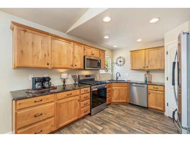2248 Sopris Cir, Loveland, CO 80537