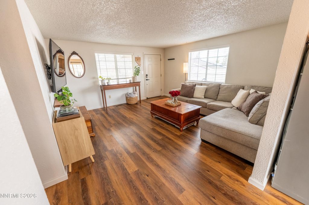 Image 10 of property listing at 6764 Honeysuckle Court, Reno, NV 89506