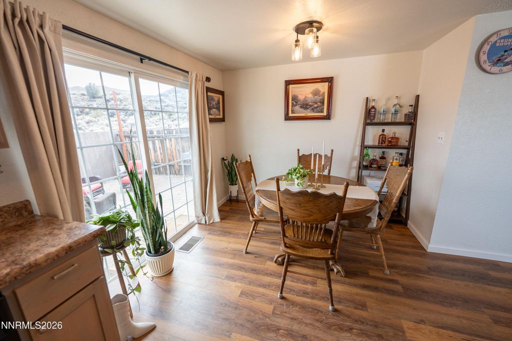 Image 13 of property listing at 6764 Honeysuckle Court, Reno, NV 89506