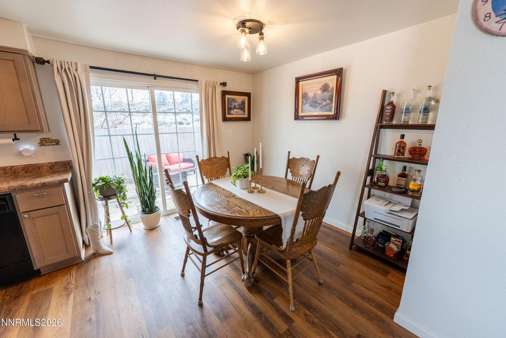 Image 14 of property listing at 6764 Honeysuckle Court, Reno, NV 89506