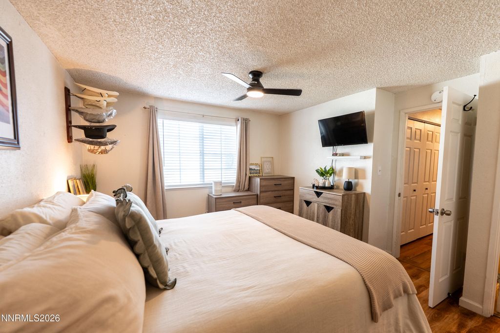 Image 17 of property listing at 6764 Honeysuckle Court, Reno, NV 89506