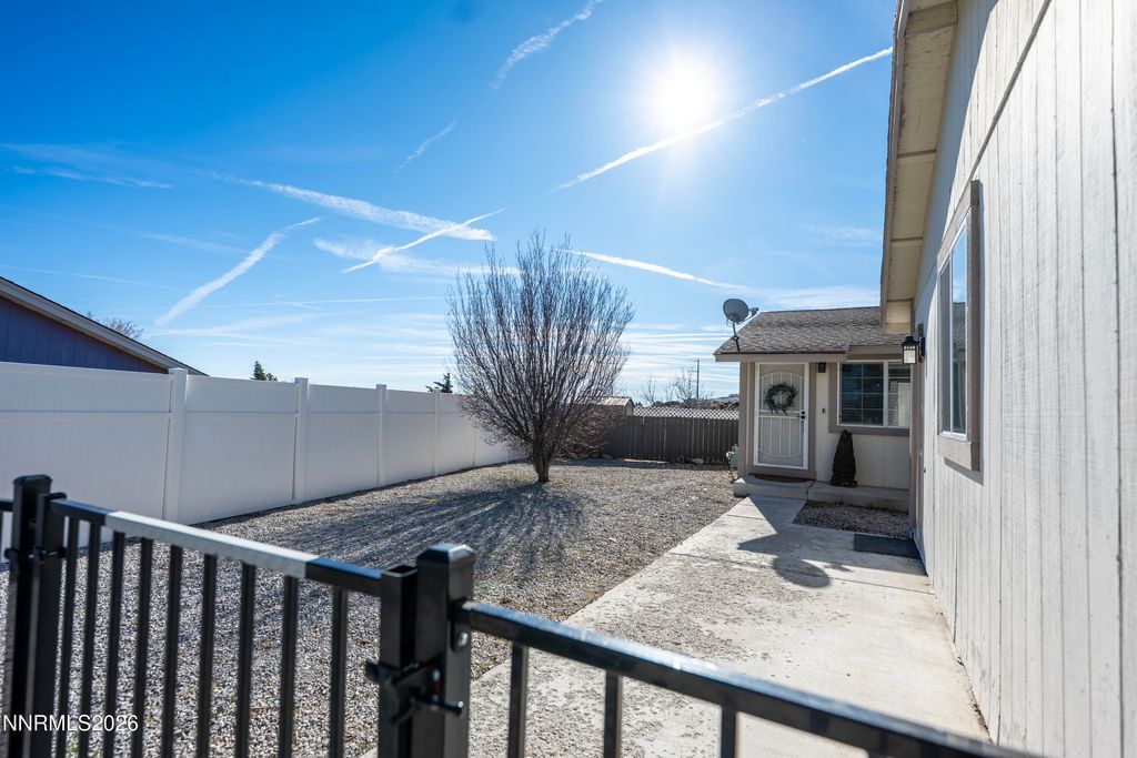 Image 4 of property listing at 6764 Honeysuckle Court, Reno, NV 89506