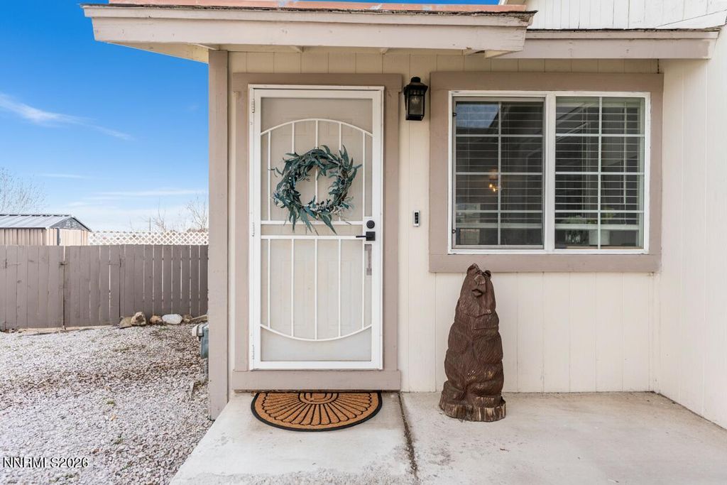 Image 6 of property listing at 6764 Honeysuckle Court, Reno, NV 89506