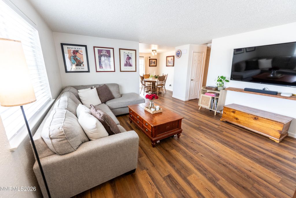 Image 7 of property listing at 6764 Honeysuckle Court, Reno, NV 89506