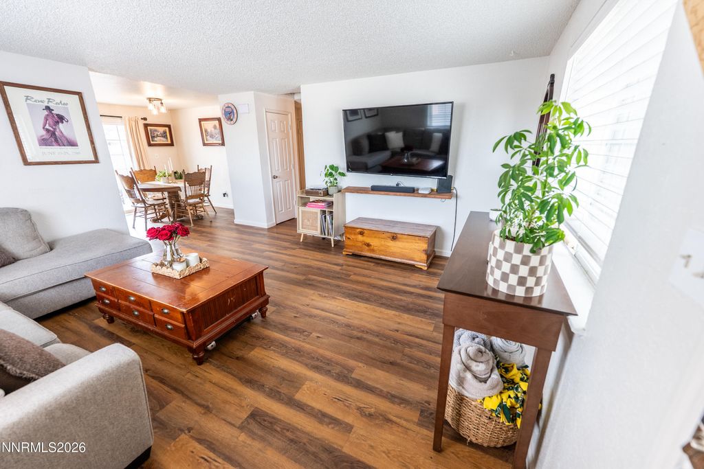 Image 8 of property listing at 6764 Honeysuckle Court, Reno, NV 89506