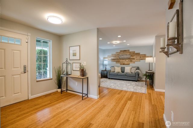 828 Ocean Avenue, Cosmopolis, WA 98595