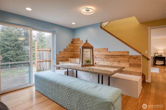 828 Ocean Avenue, Cosmopolis, WA 98595