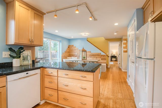 828 Ocean Avenue, Cosmopolis, WA 98595