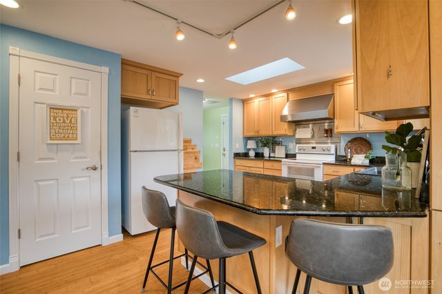 828 Ocean Avenue, Cosmopolis, WA 98595